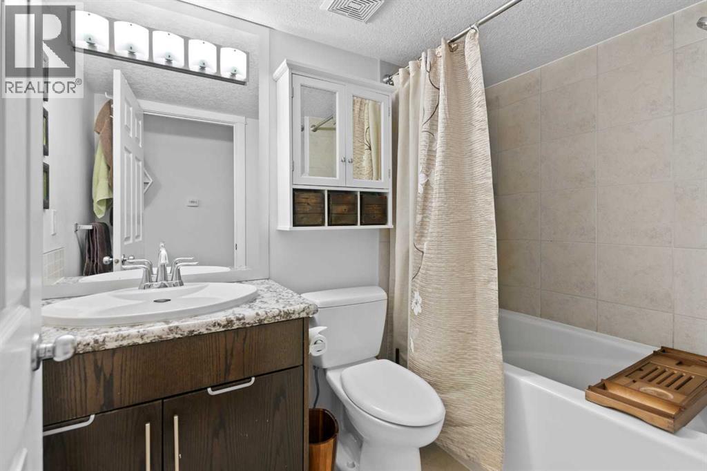 Single Family House for Sale in    Avenue SW Cliff Bungalow Calgary 