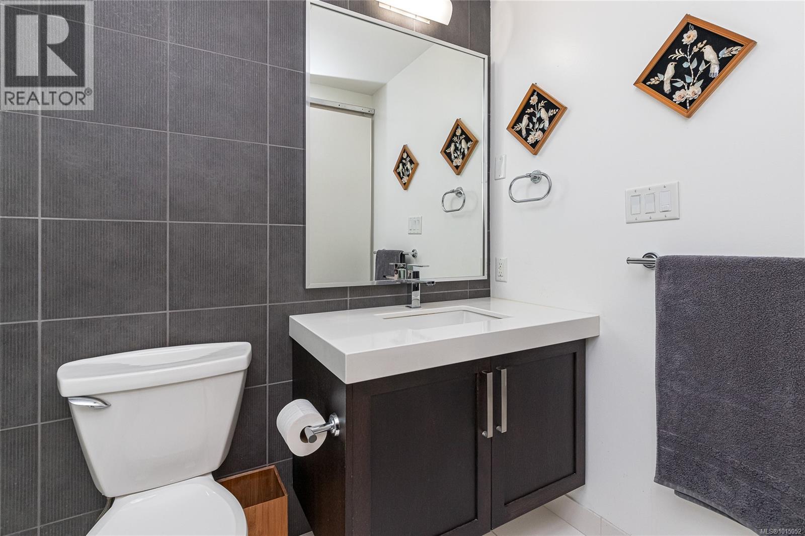 214 999 Burdett Avenue, Victoria