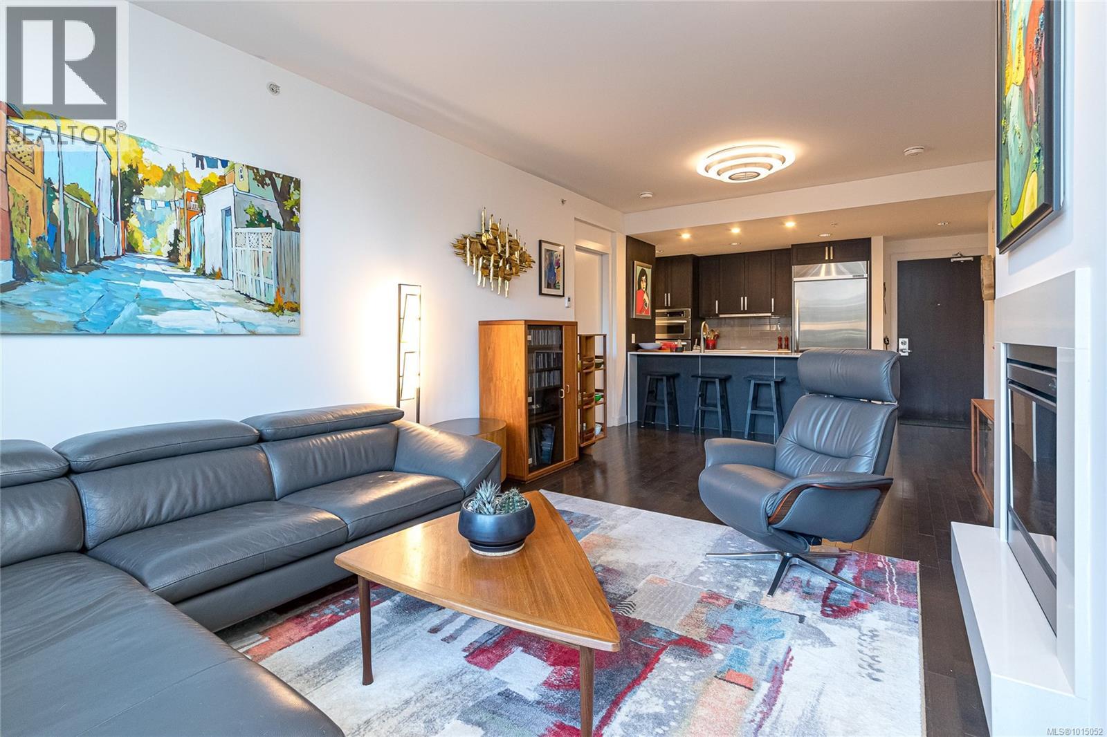 214 999 Burdett Avenue, Victoria