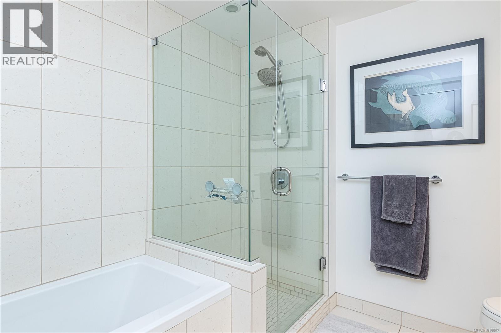 214 999 Burdett Avenue, Victoria