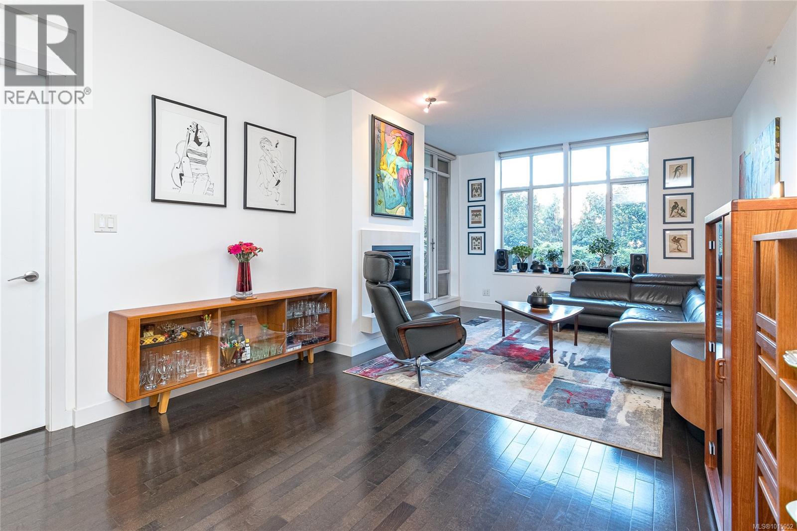 214 999 Burdett Avenue, Victoria