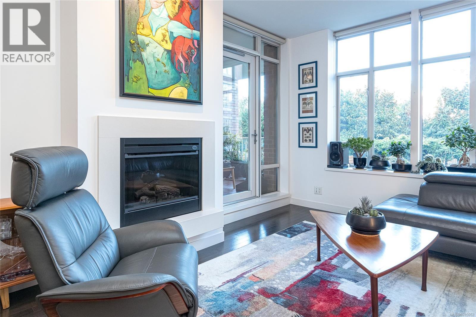 214 999 Burdett Avenue, Victoria