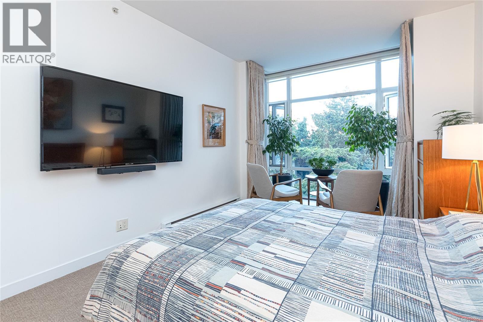 214 999 Burdett Avenue, Victoria