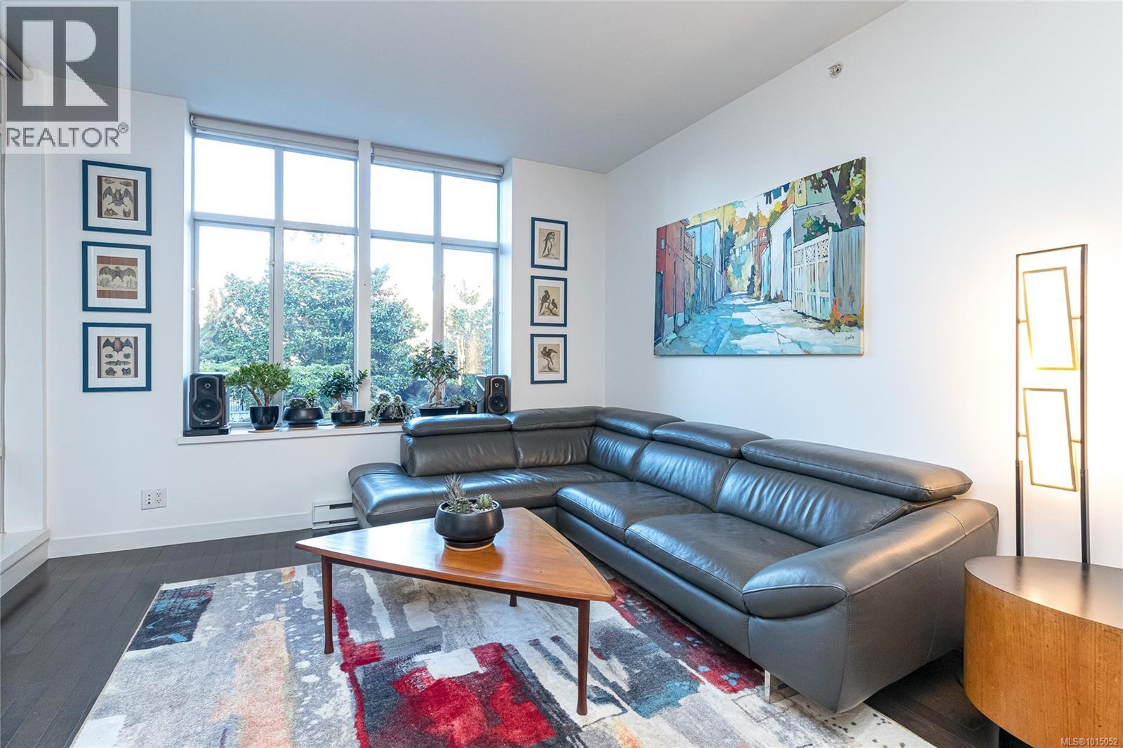 214 999 Burdett Avenue, Victoria