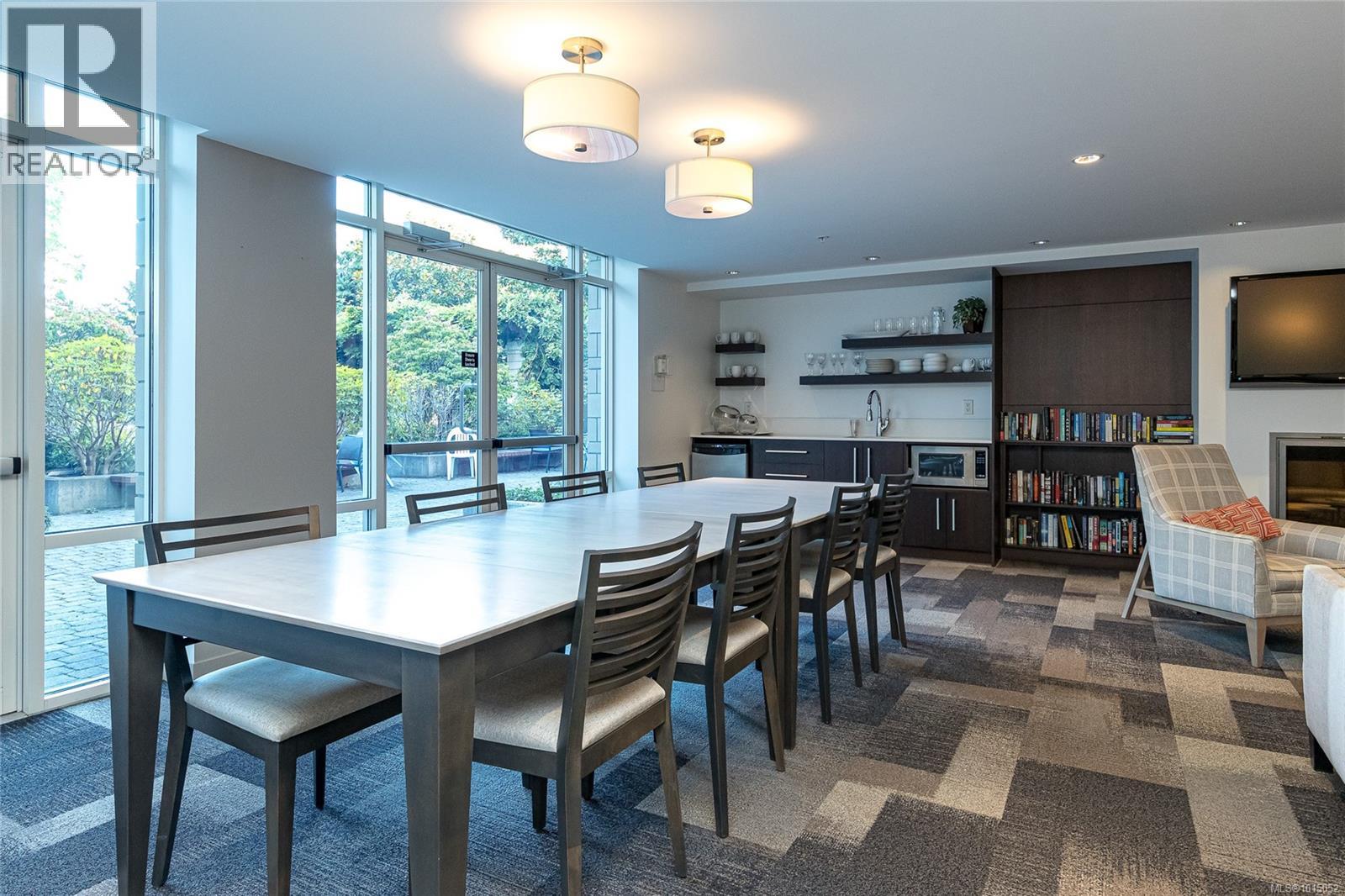 214 999 Burdett Avenue, Victoria