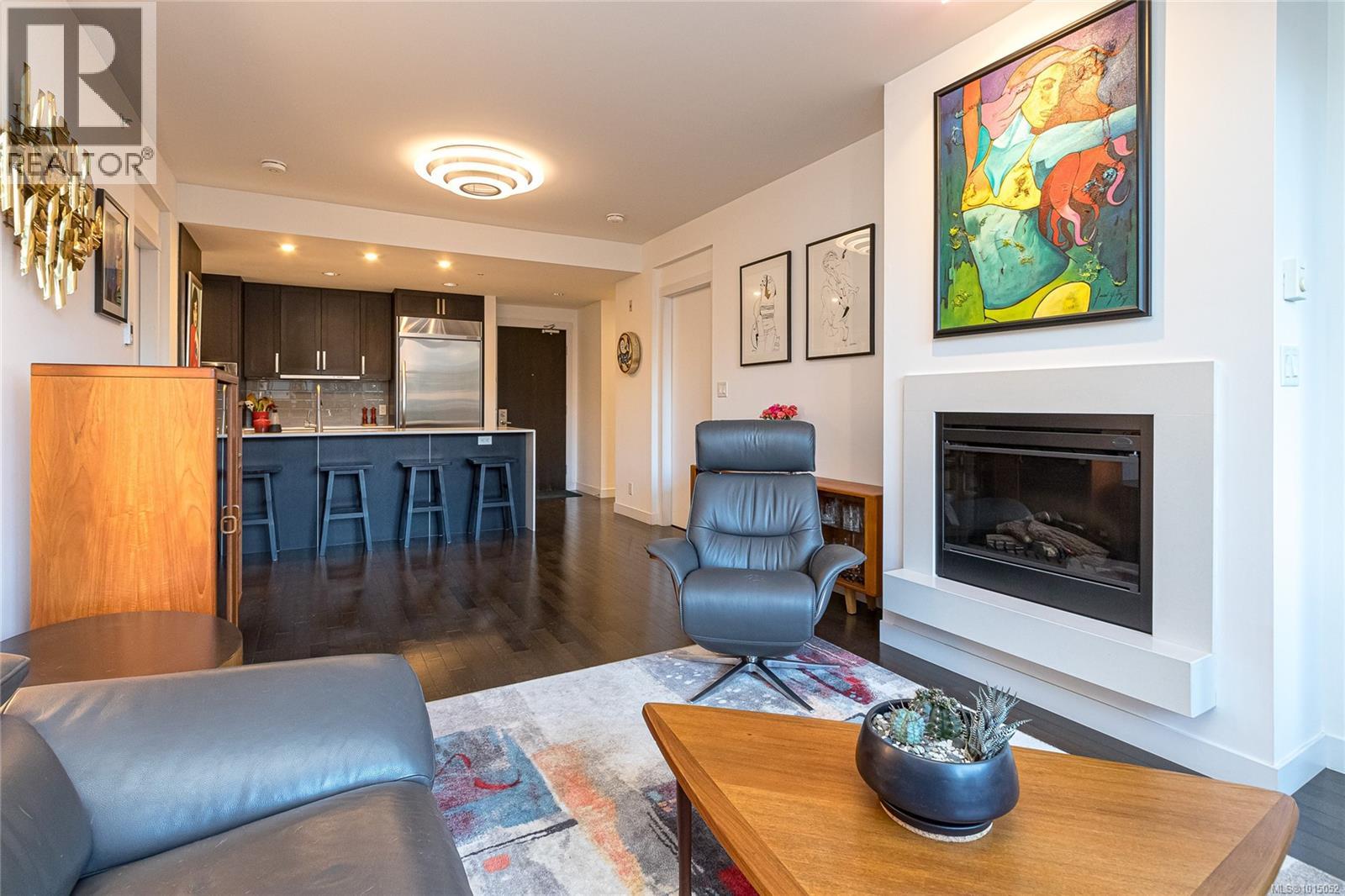 214 999 Burdett Avenue, Victoria