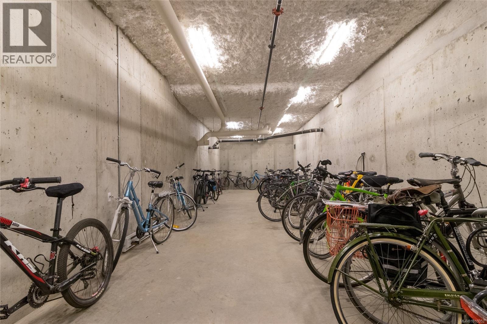 214 999 Burdett Avenue, Victoria