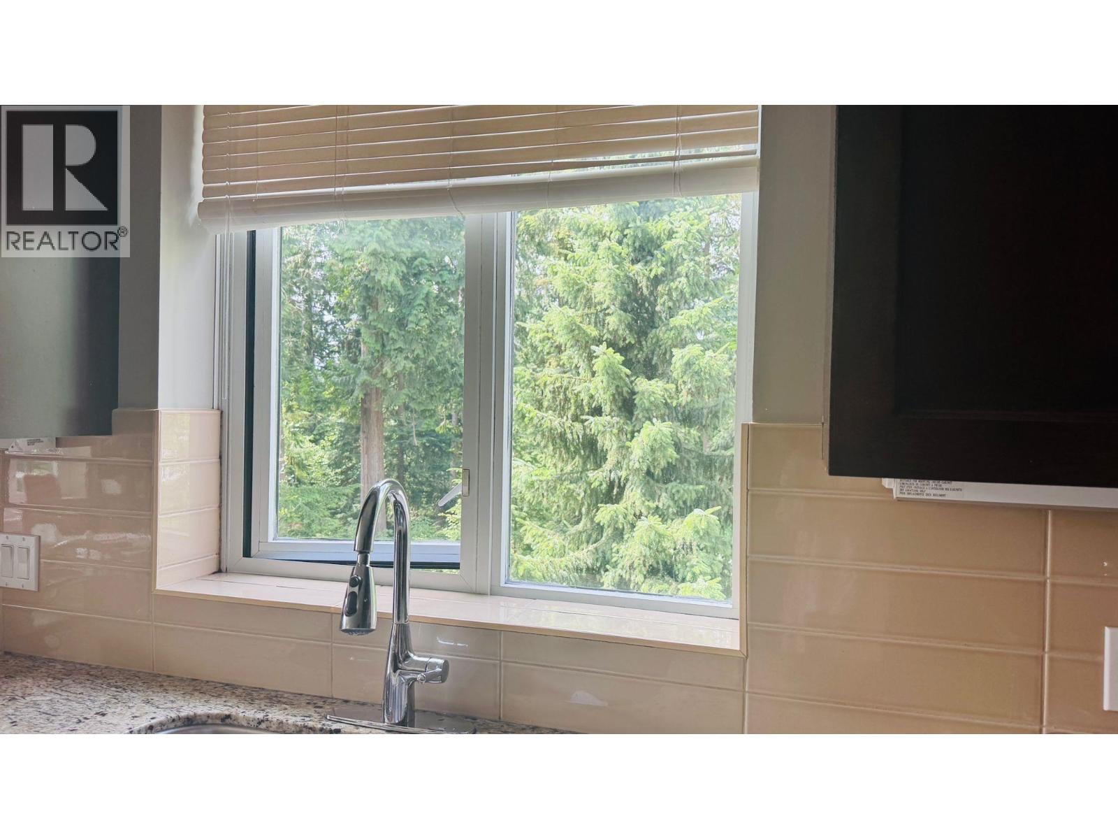 301 1415 PARKWAY BOULEVARD, Coquitlam