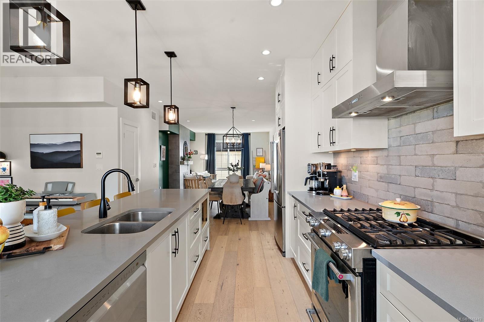 112 2990 Burlington Crescent, Langford