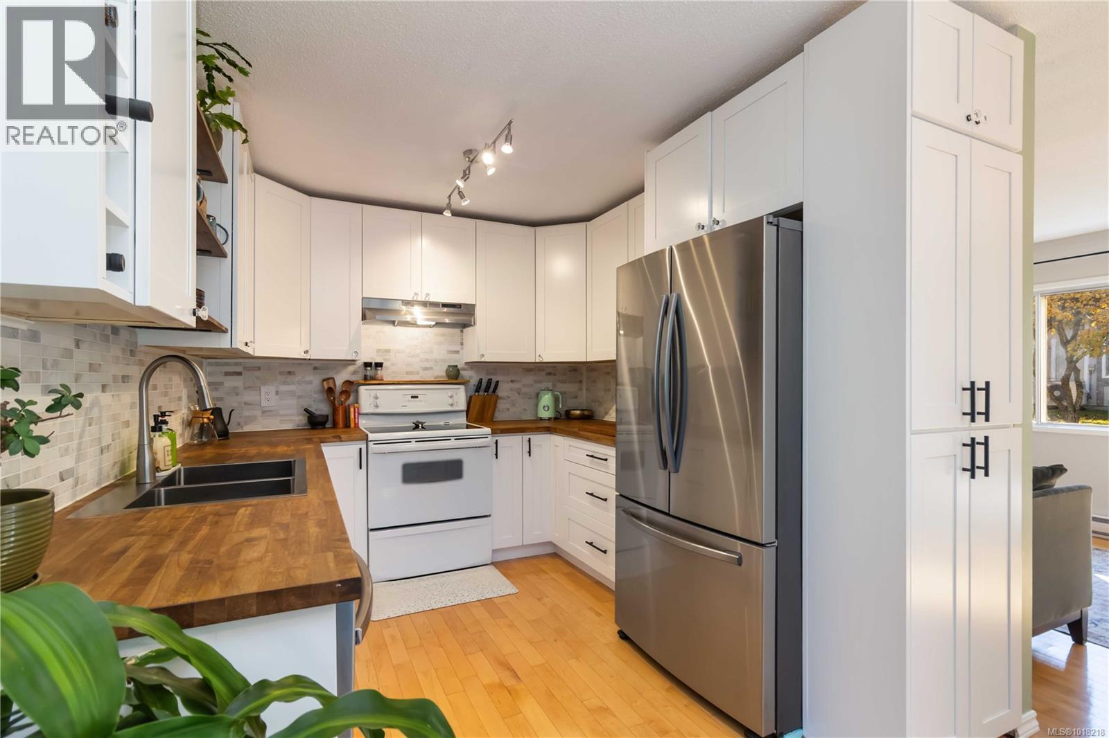 942 Market Street, Victoria