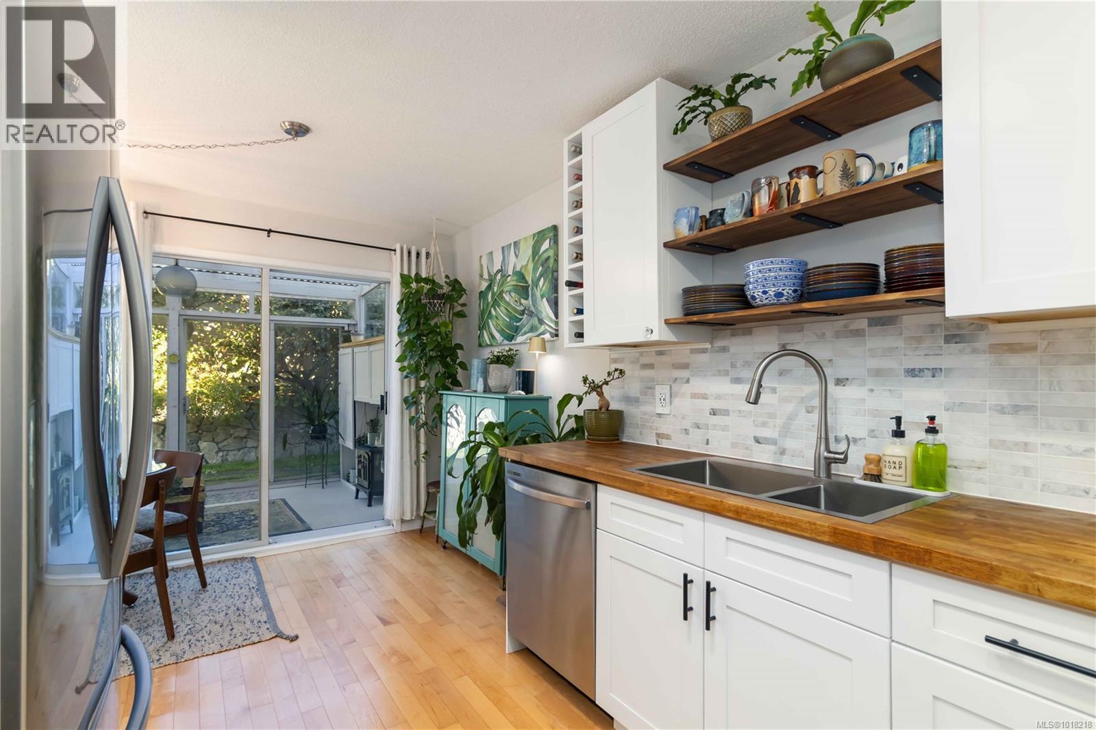 942 Market Street, Victoria