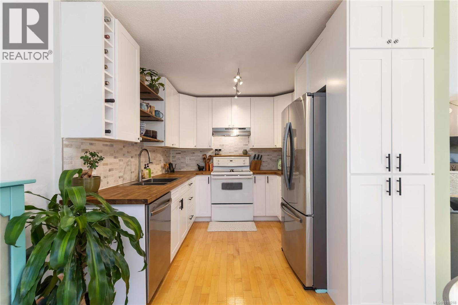 942 Market Street, Victoria