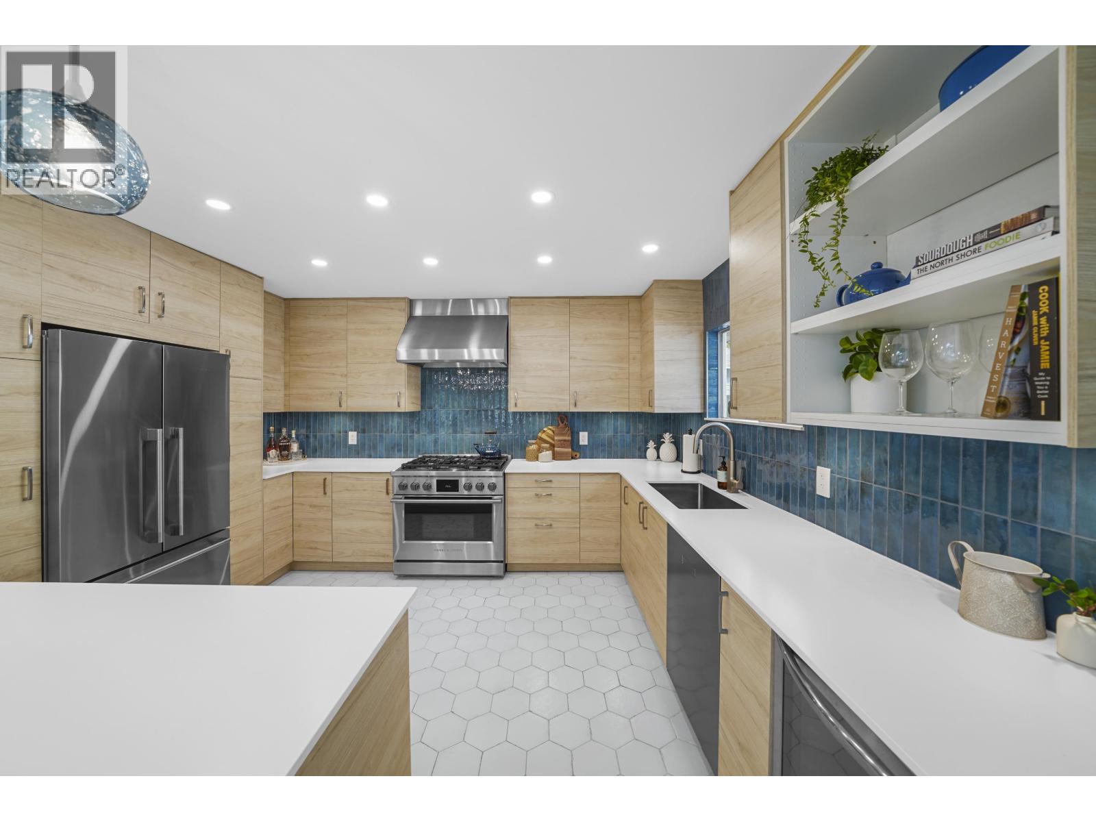 1412 HOPE ROAD, North Vancouver