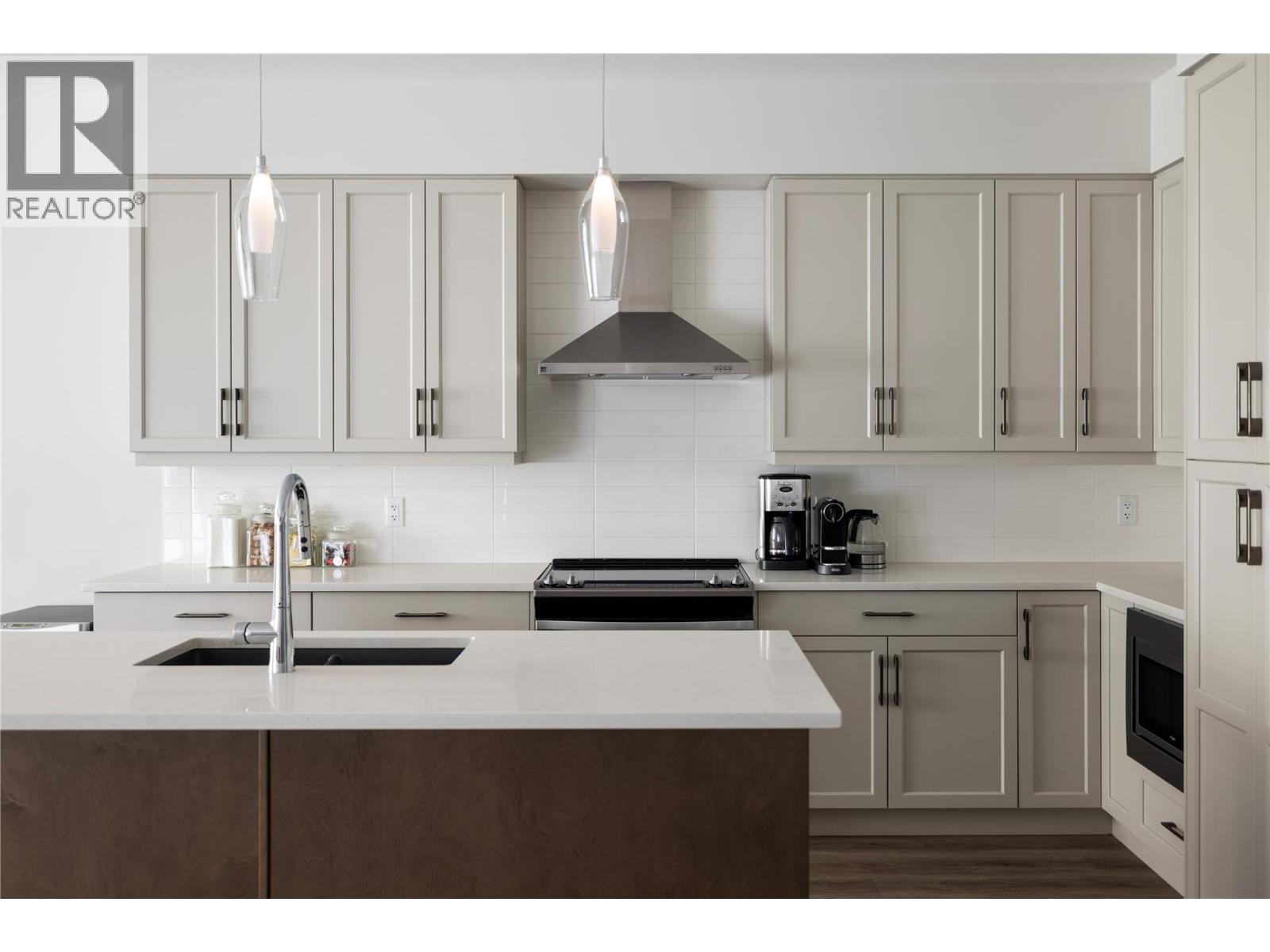  2363 Hawks Boulevard, West Kelowna