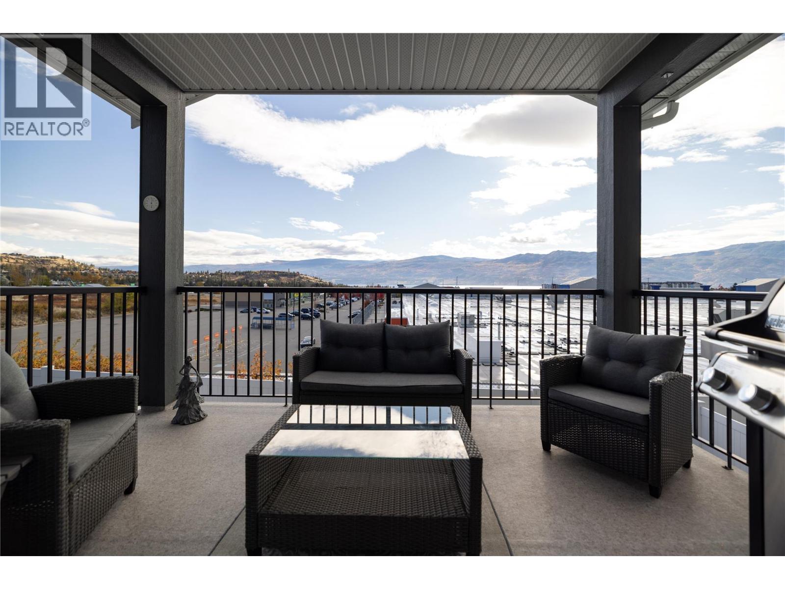 2363 Hawks Boulevard, West Kelowna