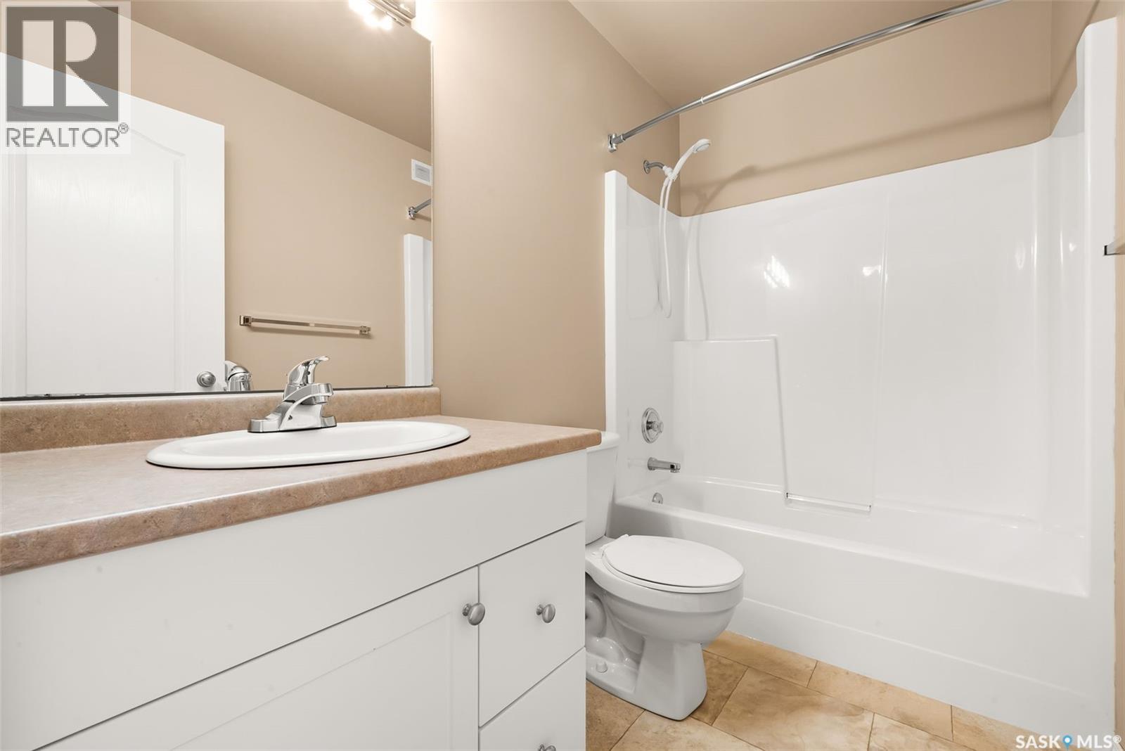 Single Family House 2 Level for Sale in  Cranbourn CRESCENT Regina 