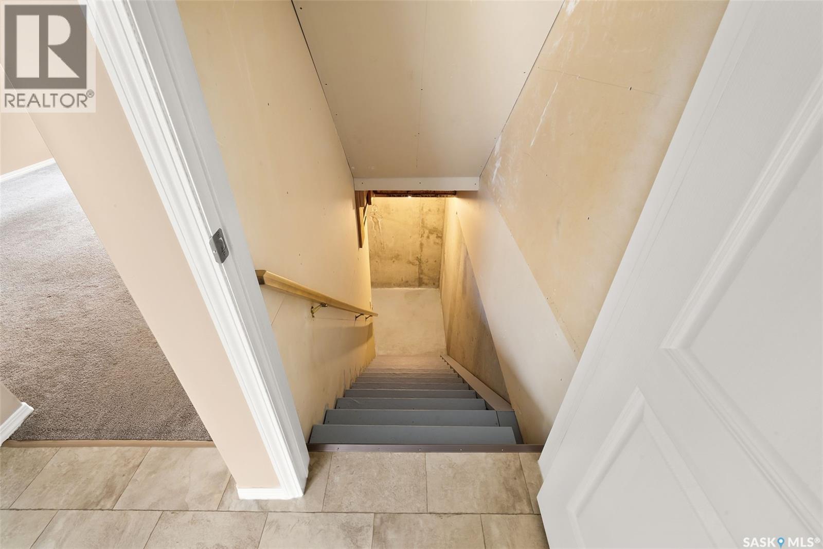 Single Family House 2 Level for Sale in  Cranbourn CRESCENT Regina 