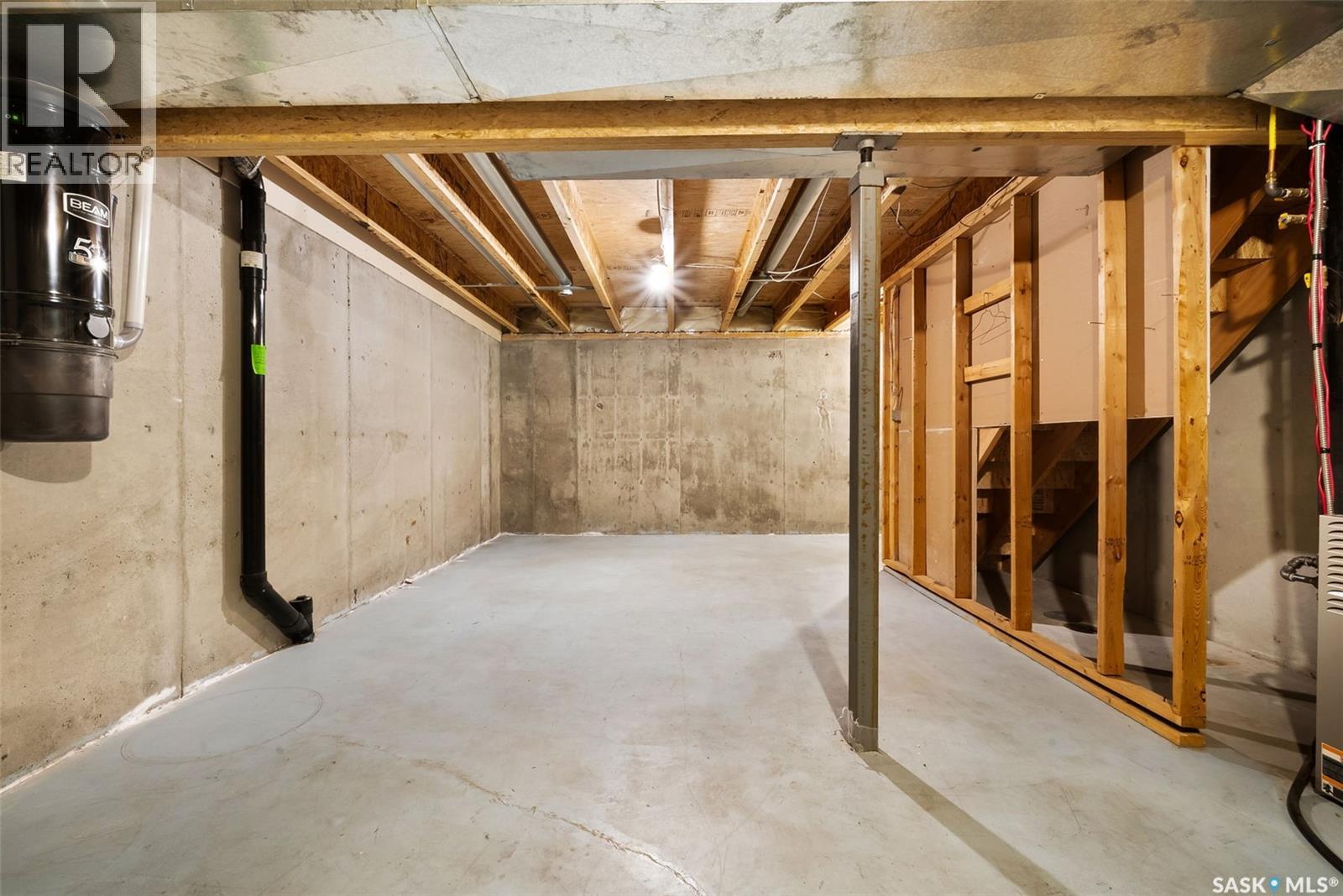 Single Family House 2 Level for Sale in  Cranbourn CRESCENT Regina 