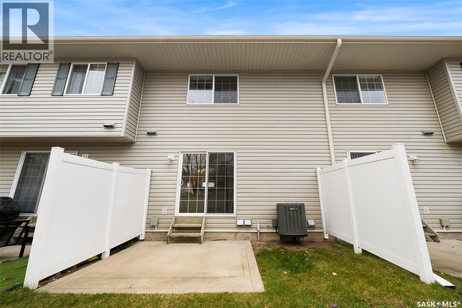 Single Family House 2 Level for Sale in  Cranbourn CRESCENT Regina 