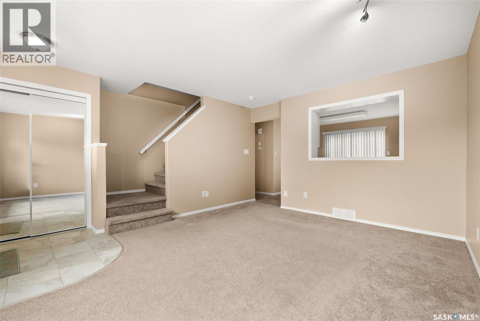 Single Family House 2 Level for Sale in  Cranbourn CRESCENT Regina 