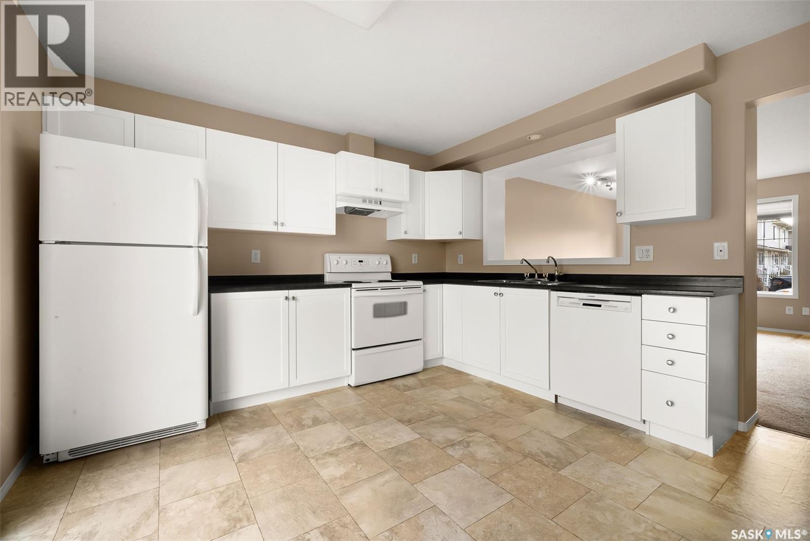 Single Family House 2 Level for Sale in  Cranbourn CRESCENT Regina 