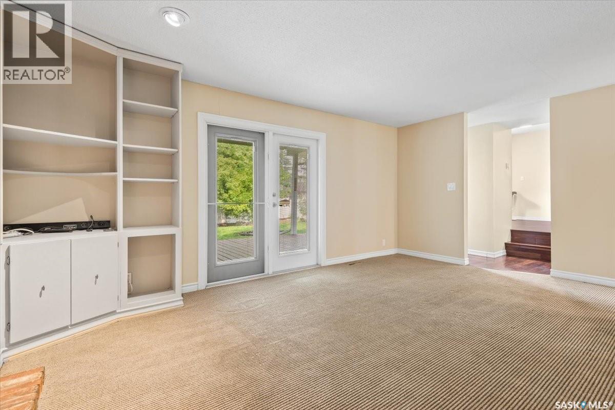 Single Family House 2 Level for Sale in  Lowry PLACE Regina 