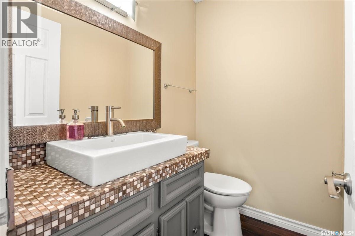 Single Family House 2 Level for Sale in  Lowry PLACE Regina 