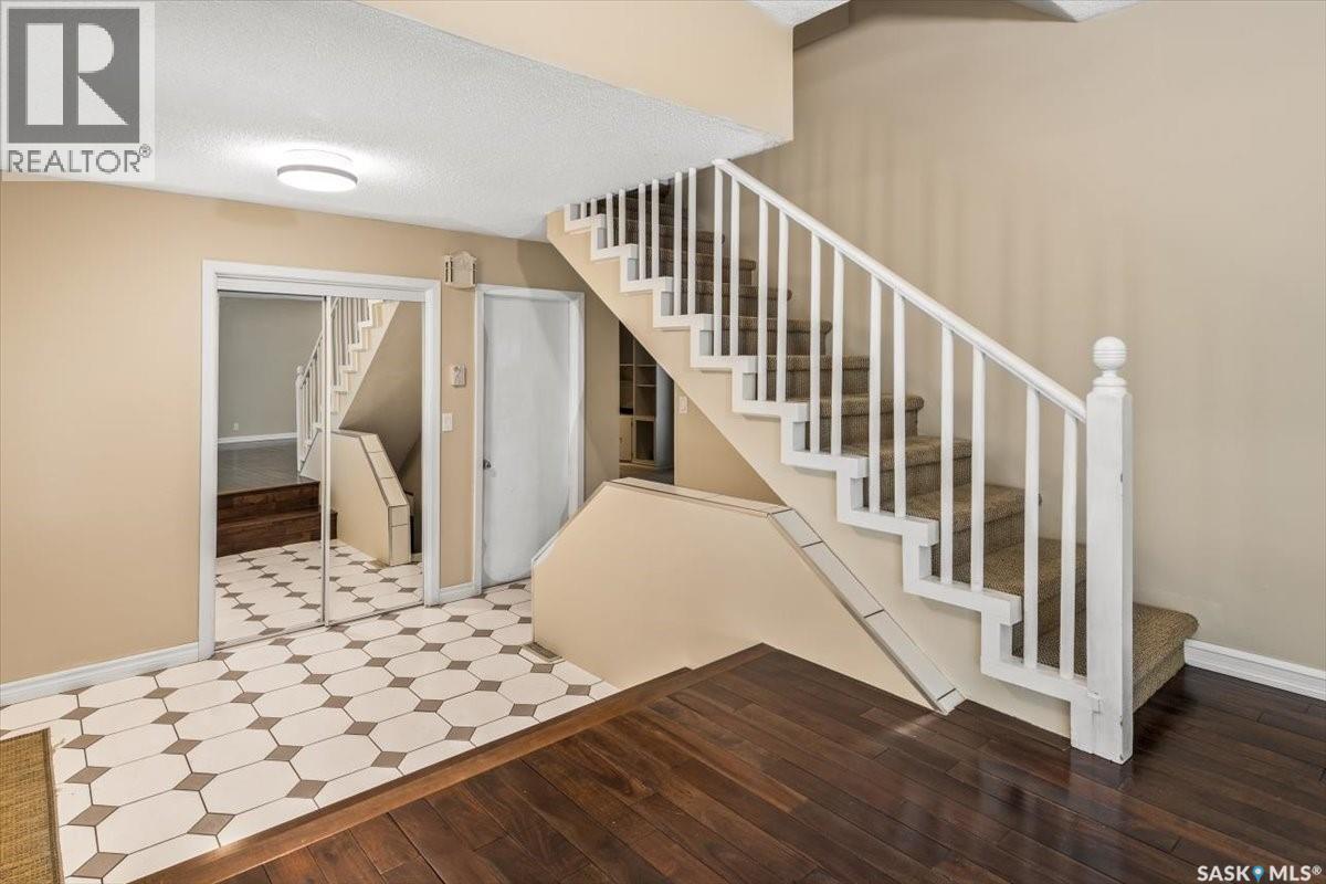 Single Family House 2 Level for Sale in  Lowry PLACE Regina 