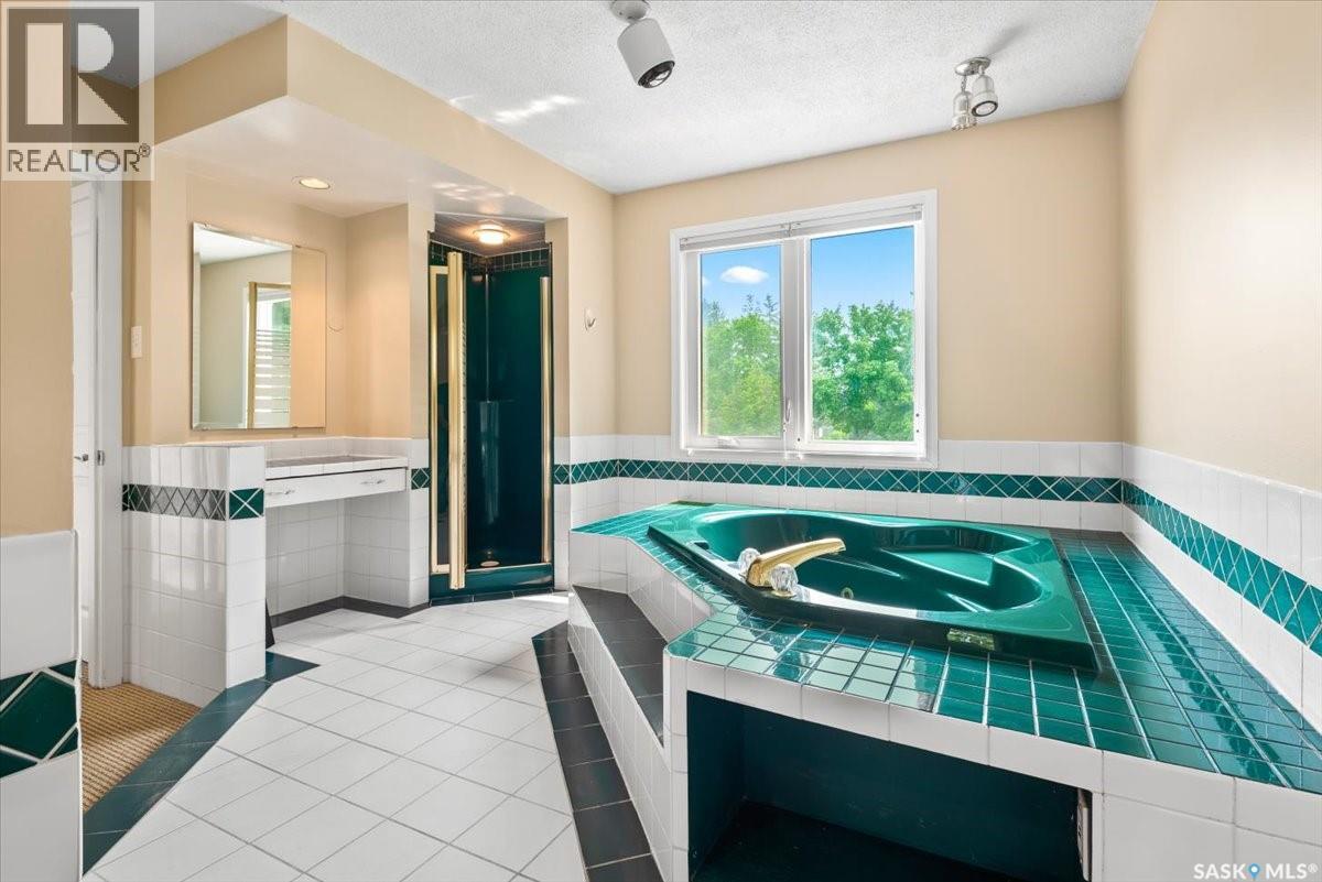 Single Family House 2 Level for Sale in  Lowry PLACE Regina 