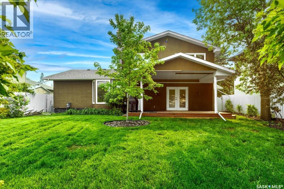 Single Family House 2 Level for Sale in  Lowry PLACE Regina 