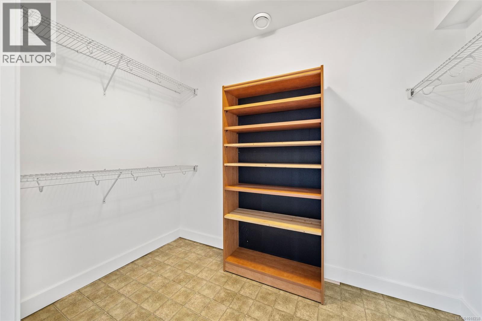 410 1315 Esquimalt Rd, Esquimalt