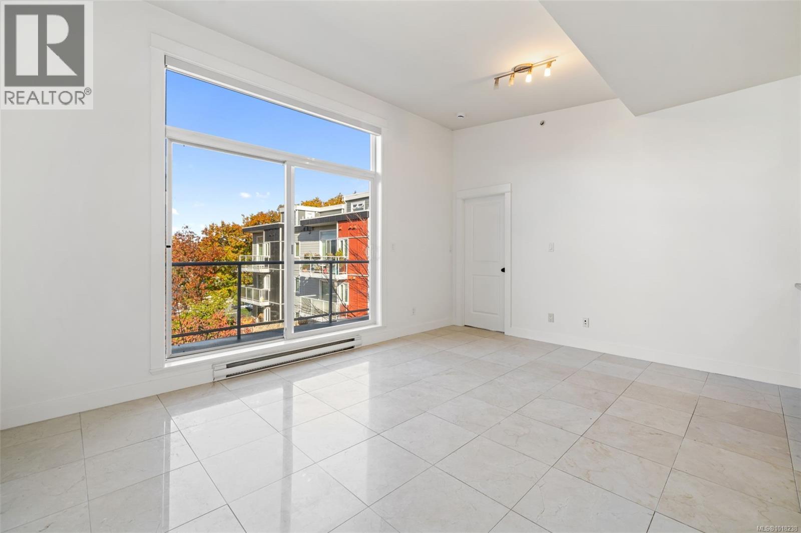 410 1315 Esquimalt Rd, Esquimalt