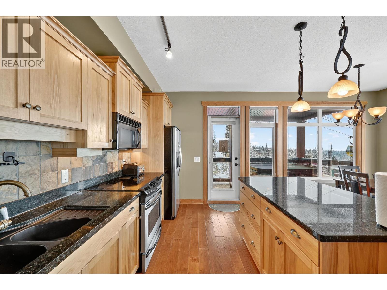 203 315 Whitehorse Lane, Big White