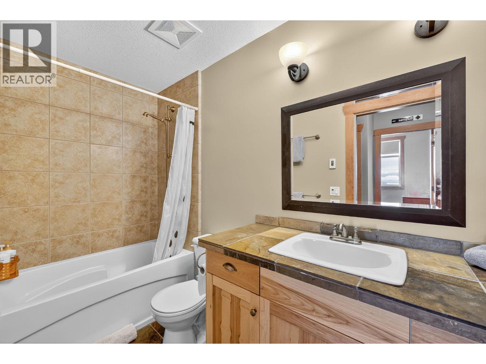 203 315 Whitehorse Lane, Big White