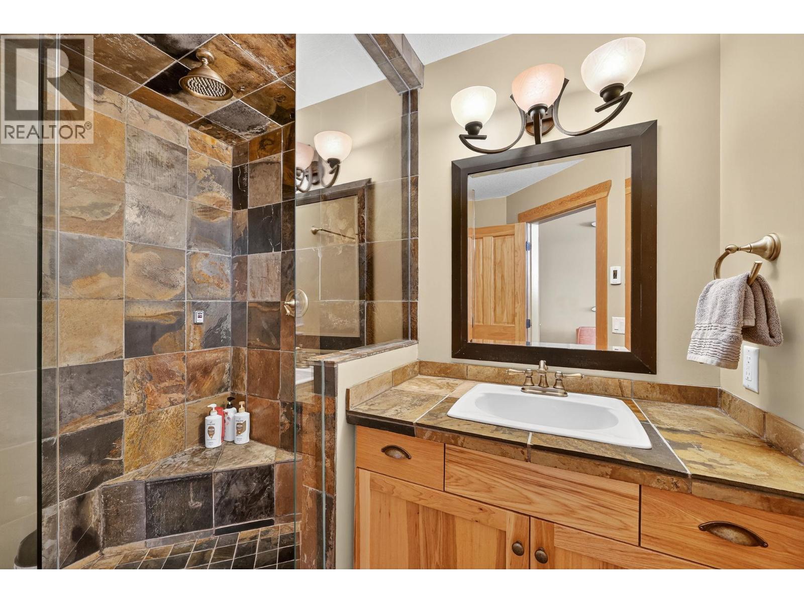 203 315 Whitehorse Lane, Big White