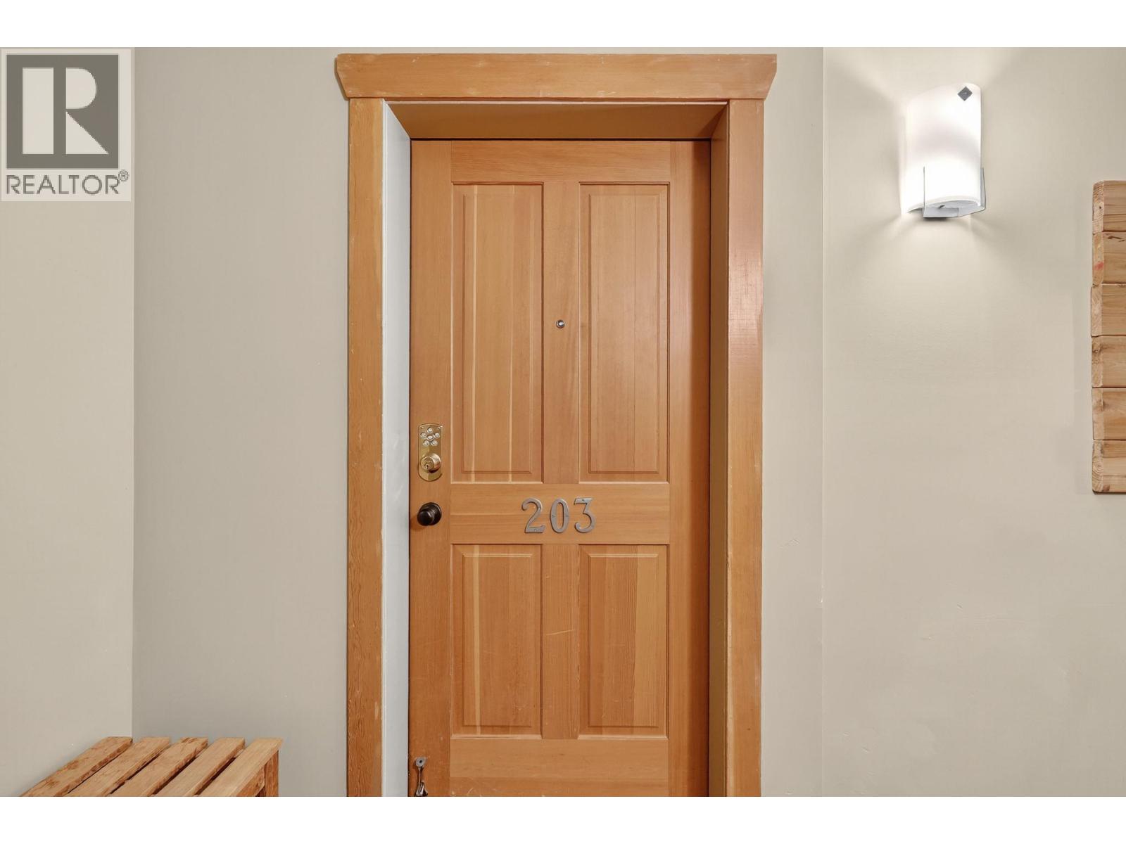 203 315 Whitehorse Lane, Big White