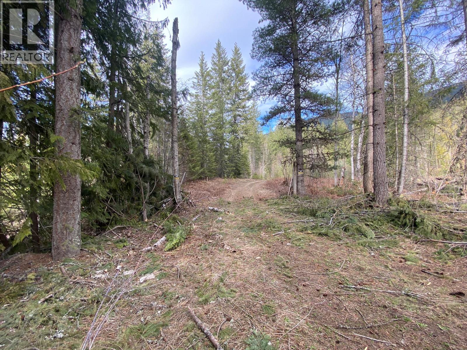 50 East Poirier Road, Mara