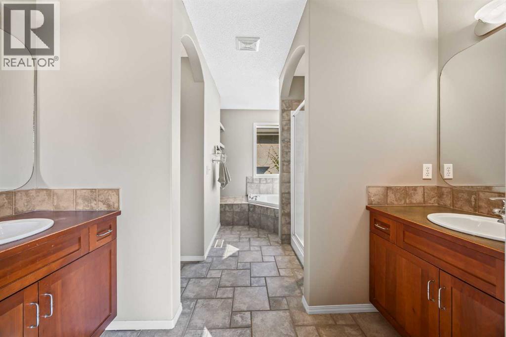 Single Family House for Sale in  Tuscany Drive NW Tuscany Calgary 