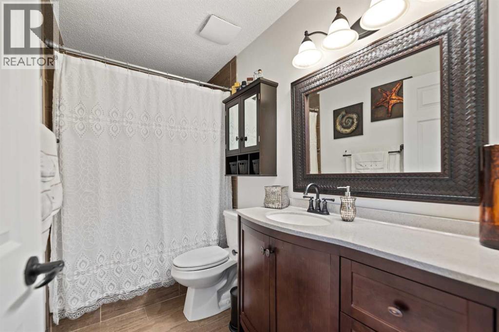 Single Family House 4 Level for Sale in   Avenue NE Pineridge Calgary 