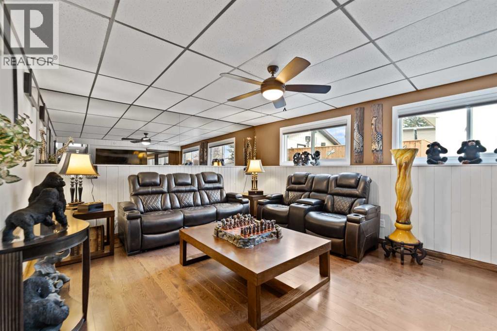 Single Family House 4 Level for Sale in   Avenue NE Pineridge Calgary 