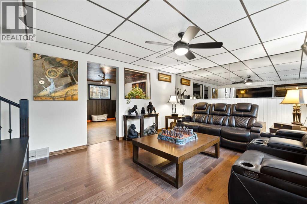 Single Family House 4 Level for Sale in   Avenue NE Pineridge Calgary 