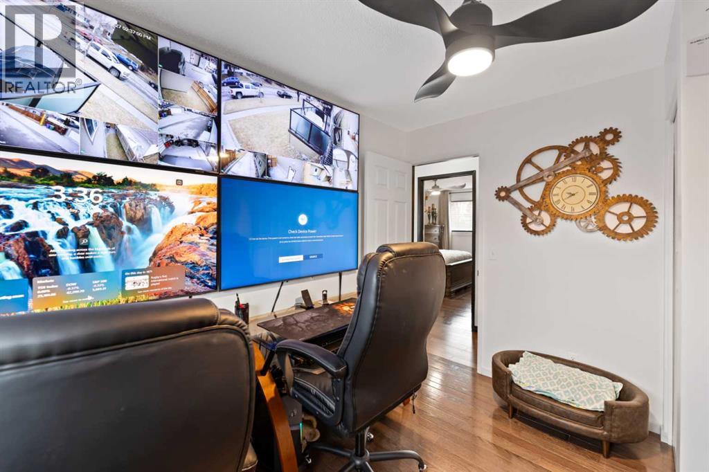 Single Family House 4 Level for Sale in   Avenue NE Pineridge Calgary 