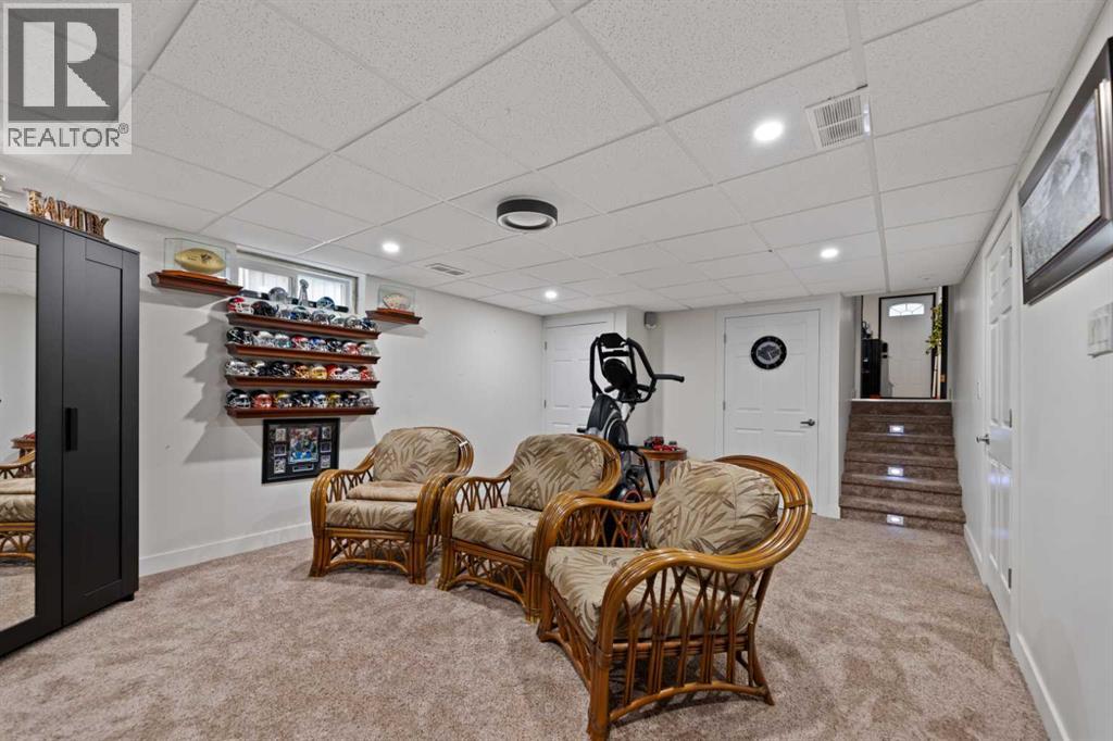 Single Family House 4 Level for Sale in   Avenue NE Pineridge Calgary 