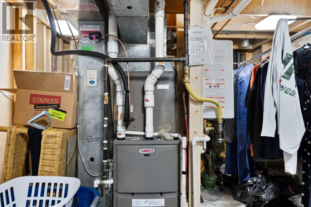 Single Family House 4 Level for Sale in   Avenue NE Pineridge Calgary 