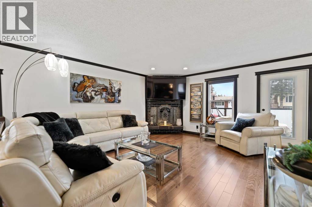 Single Family House 4 Level for Sale in   Avenue NE Pineridge Calgary 