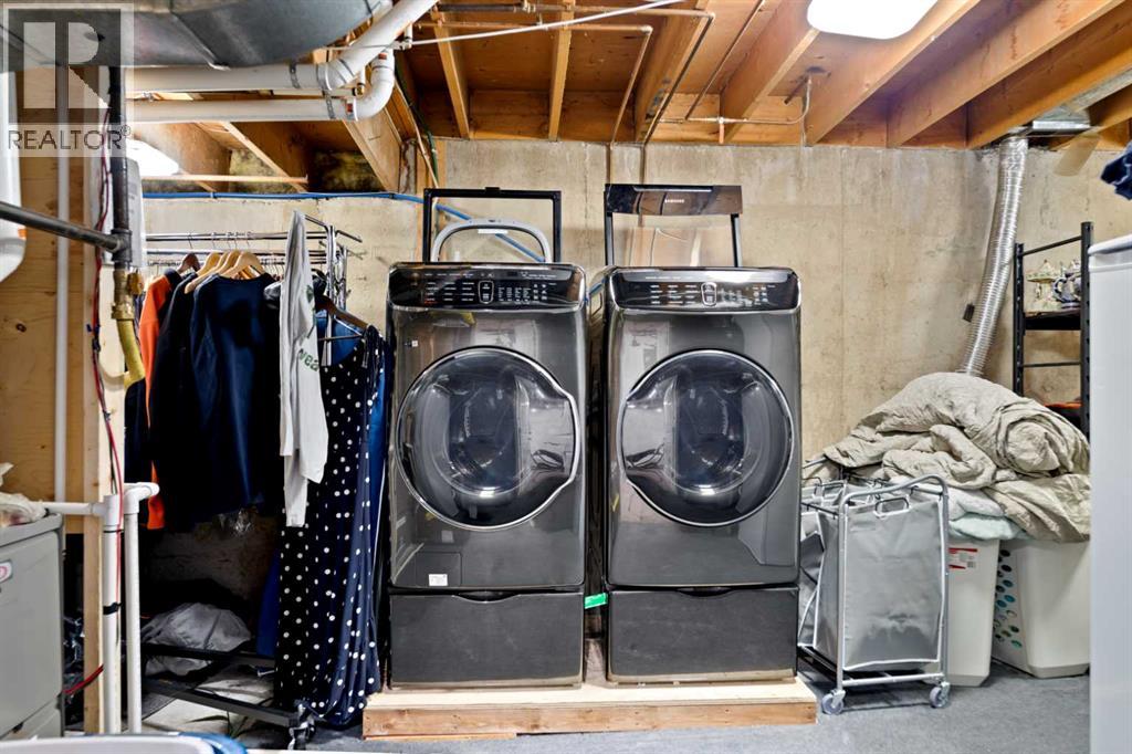 Single Family House 4 Level for Sale in   Avenue NE Pineridge Calgary 