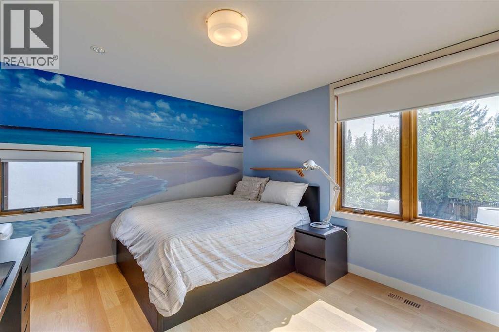 Single Family House for Sale in  Sunderland Avenue SW Scarboro Calgary 