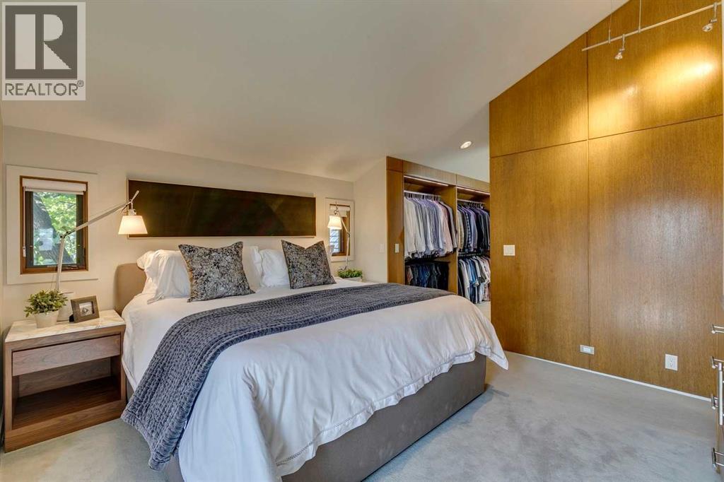 Single Family House for Sale in  Sunderland Avenue SW Scarboro Calgary 