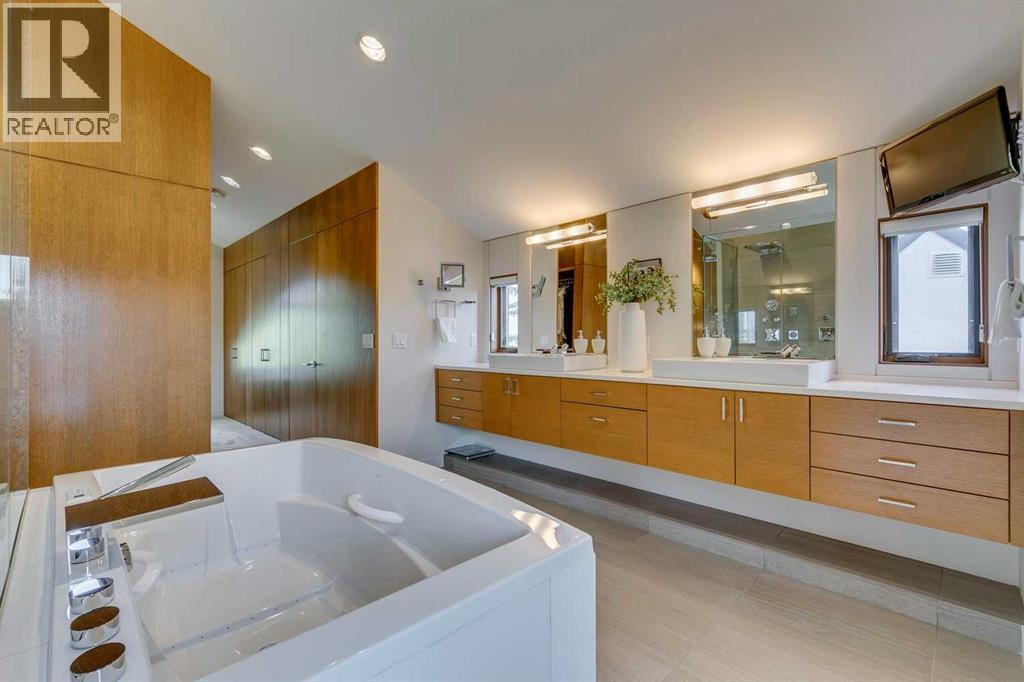 Single Family House for Sale in  Sunderland Avenue SW Scarboro Calgary 