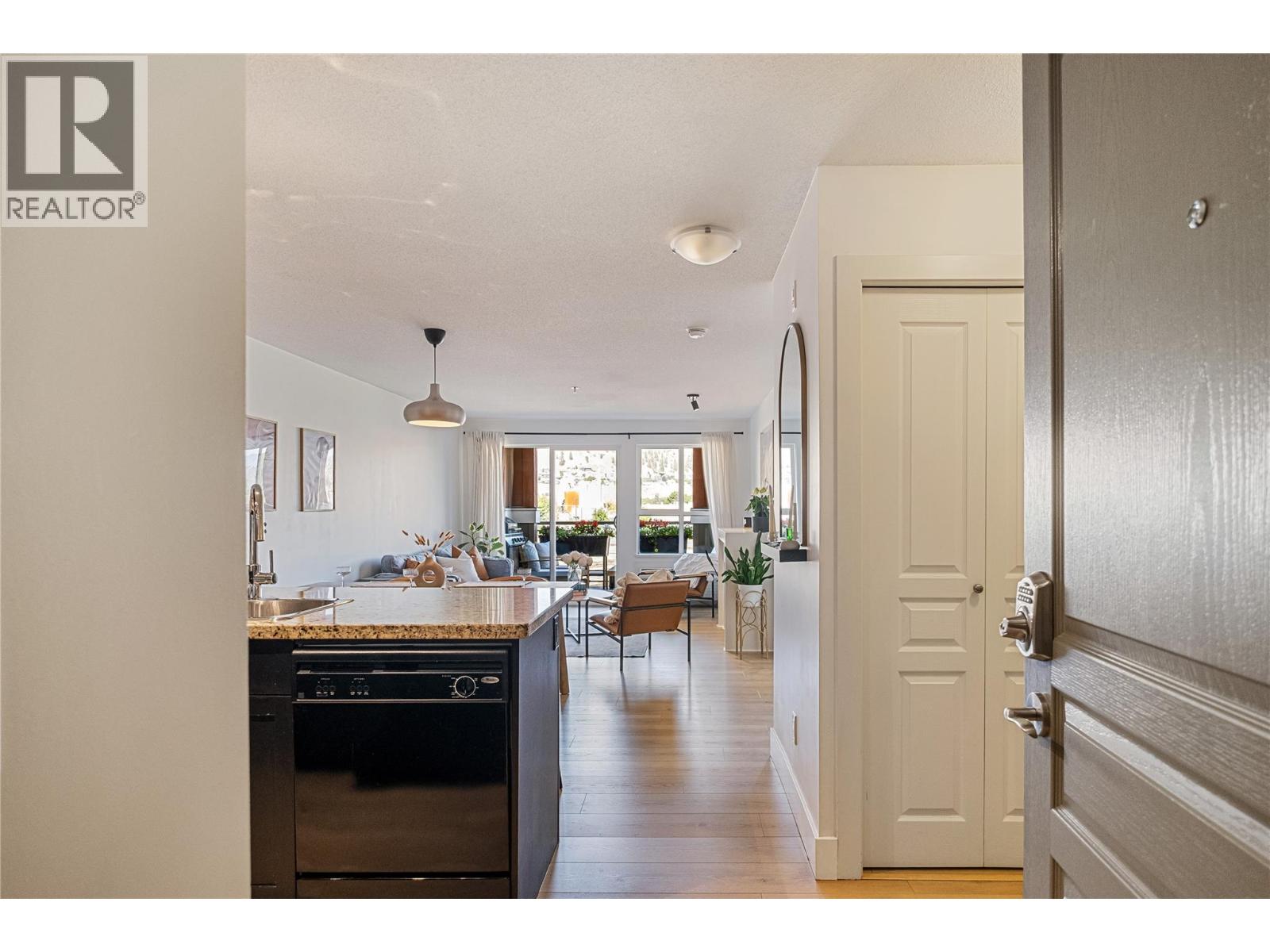 307 1093 Sunset Drive, Kelowna